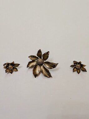 Vintage Giovanni Floral Brooch Clip On Earrings Demi Parure Set
